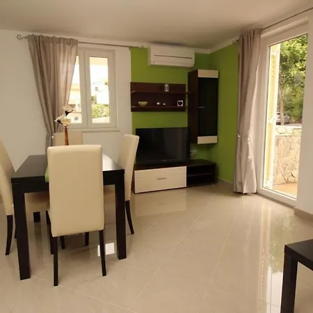 In Mit Grill Und Gemeinsamem Pool Apartman Baška