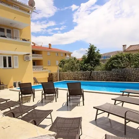 In Mit Grill Und Gemeinsamem Pool Baška